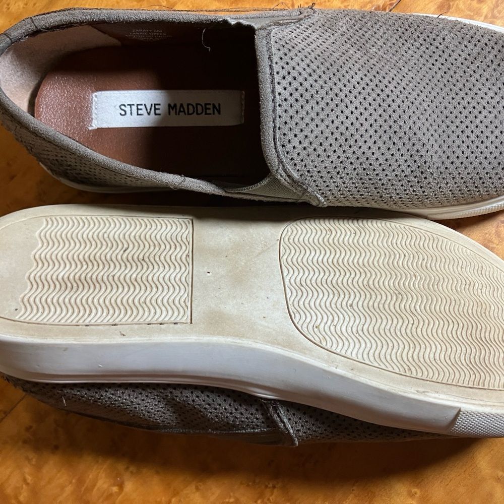 Steve Madden boat shoes, olive green, great condition size 6M - Picture 5 of 7